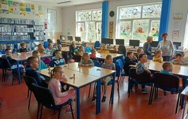 Zajęcia biblioteczne z uczniami klas I  16