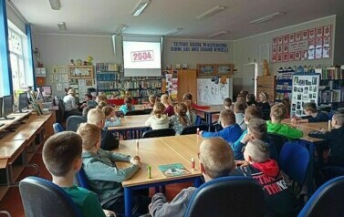 Lekcja biblioteczna i warsztaty plastyczne z klasą II a i II b  2