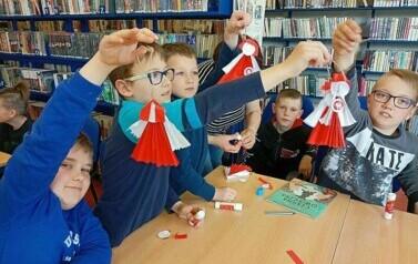 Lekcja biblioteczna i warsztaty plastyczne z klasą II a i II b  5