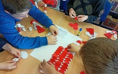 Lekcja biblioteczna i warsztaty plastyczne z klasą II a i II b  12