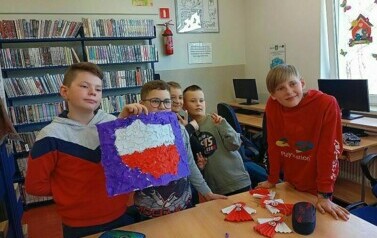 Warsztaty patriotyczne o świętach majowych z klasami III 22