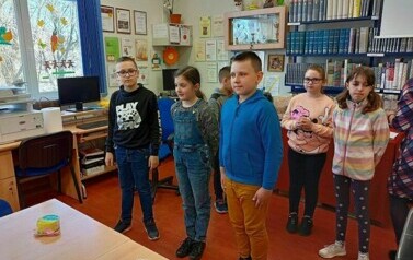 Lekcja biblioteczna o Wielkanocy i konkurs głosnego czytania z klasami III  7