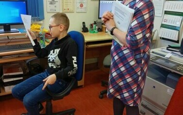 Lekcja biblioteczna o Wielkanocy i konkurs głosnego czytania z klasami III  8