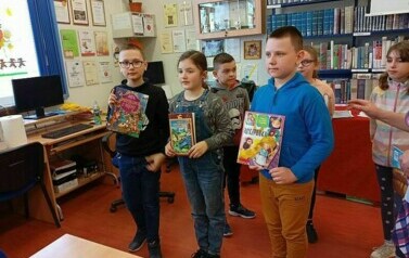 Lekcja biblioteczna o Wielkanocy i konkurs głosnego czytania z klasami III  15