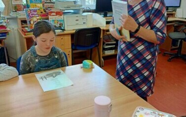 Lekcja biblioteczna o Wielkanocy i konkurs głosnego czytania z klasami III  17