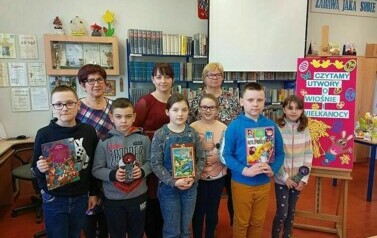 Lekcja biblioteczna o Wielkanocy i konkurs głosnego czytania z klasami III  18