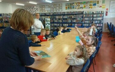 S&oacute;wki w bibliotece 5
