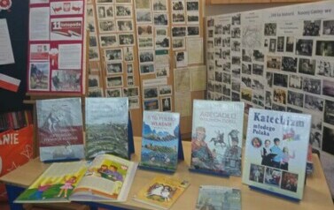 Lekcja patriotyczna i warsztaty plastyczne z klasą IIb i IIIb 1