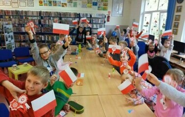 Lekcja patriotyczna i warsztaty plastyczne z klasą IIb i IIIb 6