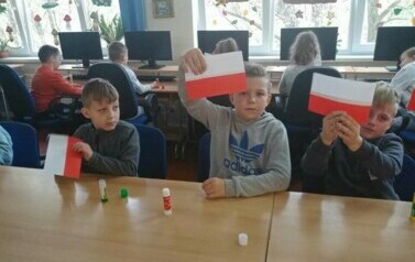 Lekcja patriotyczna i warsztaty plastyczne z klasą IIb i IIIb 8