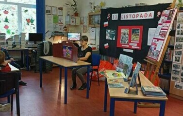 Lekcja patriotyczna i warsztaty plastyczne z klasą IIb i IIIb 9