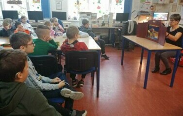 Lekcja patriotyczna i warsztaty plastyczne z klasą IIb i IIIb 13