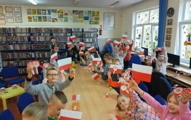 Lekcja patriotyczna i warsztaty plastyczne z klasą IIb i IIIb 18