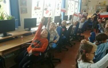 Lekcja patriotyczna i warsztaty plastyczne z klasą IIb i IIIb 20