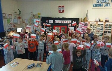 Lekcja patriotyczna i warsztaty plastyczne z klasą IIb i IIIb 22