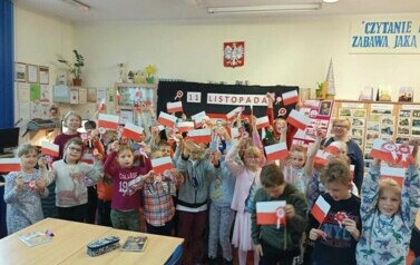 Lekcja patriotyczna i warsztaty plastyczne z klasą IIb i IIIb 23
