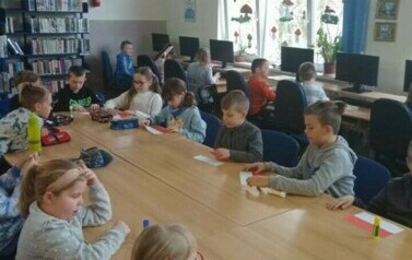 Lekcja patriotyczna i warsztaty plastyczne z klasą IIb i IIIb 31
