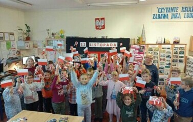 Lekcja patriotyczna i warsztaty plastyczne z klasą IIb i IIIb 36