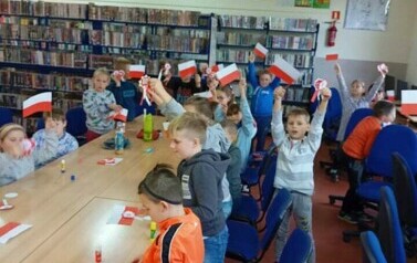 Lekcja patriotyczna i warsztaty plastyczne z klasą IIb i IIIb 38