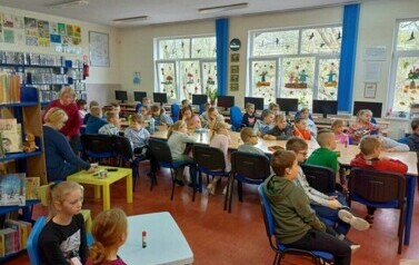 Lekcja patriotyczna i warsztaty plastyczne z klasą IIb i IIIb 45