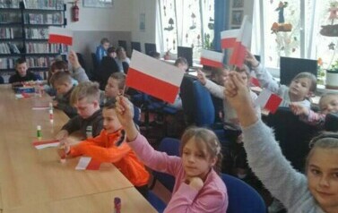 Lekcja patriotyczna i warsztaty plastyczne z klasą IIb i IIIb 48