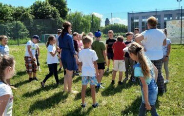 Piknik czytelniczy z klasami II a i II b 2