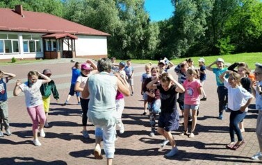 Piknik czytelniczy z klasami II a i II b 4
