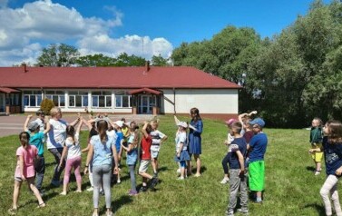 Piknik czytelniczy z klasami II a i II b 7