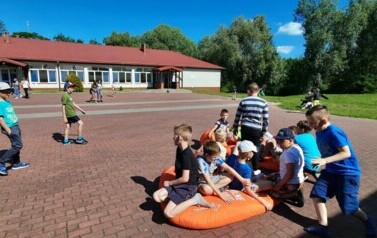 Piknik czytelniczy z klasami II a i II b 9