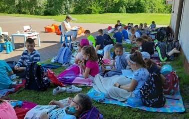 Piknik czytelniczy z klasami II a i II b 10