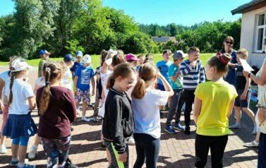 Piknik czytelniczy z klasami II a i II b 14