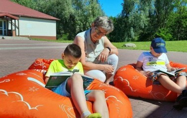 Piknik czytelniczy z klasami II a i II b 19