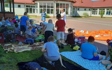 Piknik czytelniczy z klasami II a i II b 24