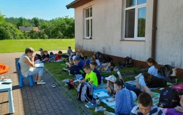 Piknik czytelniczy z klasami II a i II b 28