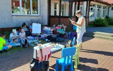 Piknik czytelniczy z klasami II a i II b 33