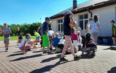 Piknik czytelniczy z klasami II a i II b 34
