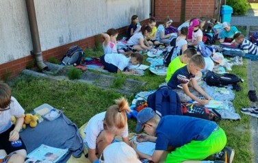 Piknik czytelniczy z klasami II a i II b 35
