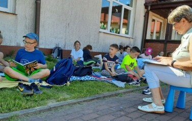 Piknik czytelniczy z klasami II a i II b 36