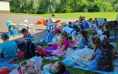 Piknik czytelniczy z klasami II a i II b 42
