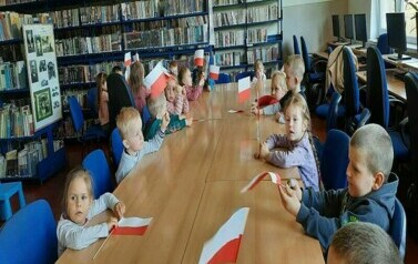 S&oacute;wki w bibliotece 2