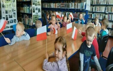 S&oacute;wki w bibliotece 3