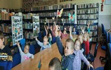 S&oacute;wki w bibliotece 8