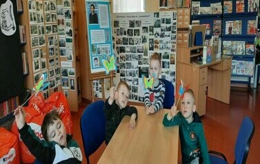 S&oacute;wki w bibliotece 12