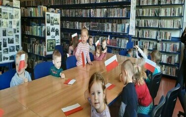 S&oacute;wki w bibliotece 13