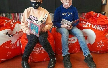 Wsp&oacute;lne czytanie i warsztaty plastyczne z klasą II 17