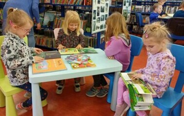 Myszki i Motylki w bibliotece 18