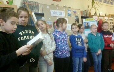 Trzecie klasy w bibliotece. 5