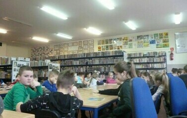 Trzecie klasy w bibliotece. 7