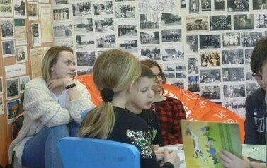 Trzecie klasy w bibliotece. 8