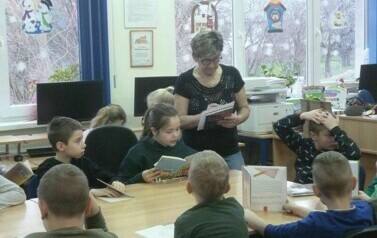 Trzecie klasy w bibliotece. 19